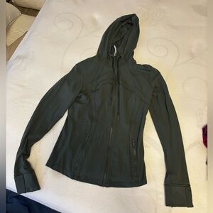 Lululemon NWOT Define Jacket (w hood) sz 10. Gorgeous Sage/Olive tone.